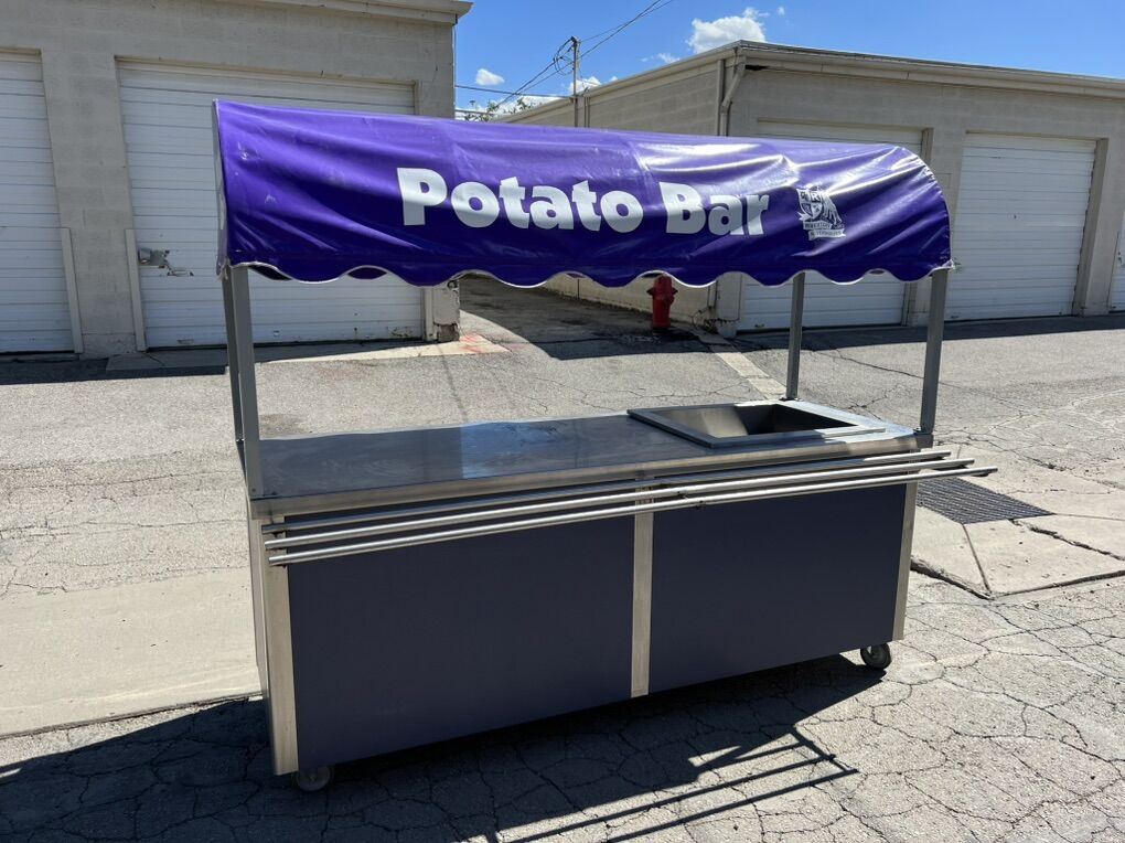 Nice & Clean Elkay Food Service Serving Table