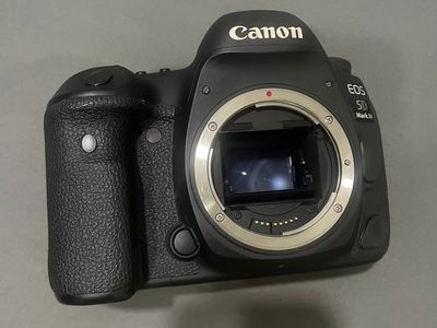 Canon 5d iv ef 24-70mm f2.8 usm mark ii