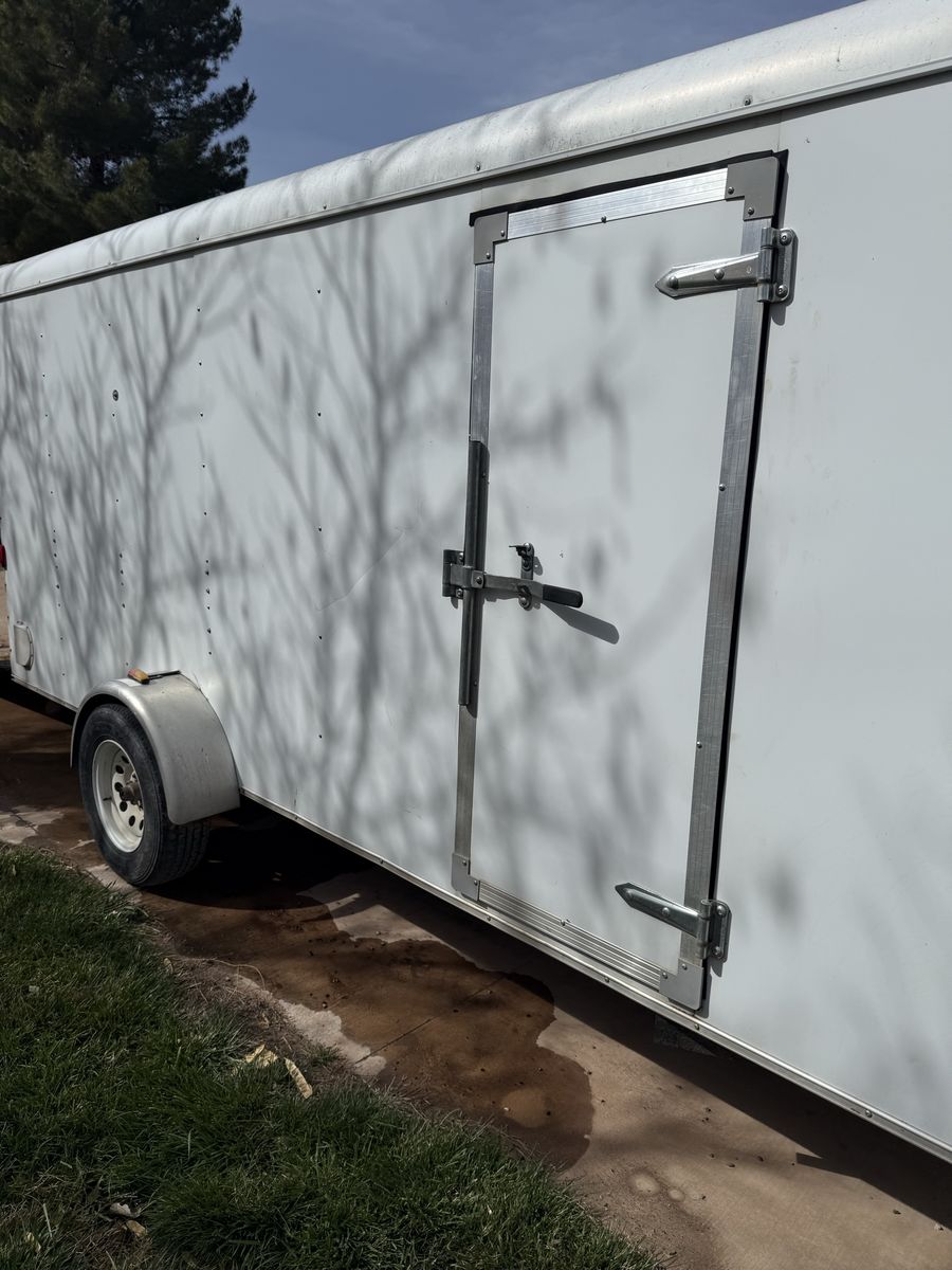 Enclosed trailer