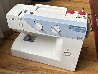 PFAFF Hobby 1030 Sewing Machine German Design, Tested But No Pedal Is Included