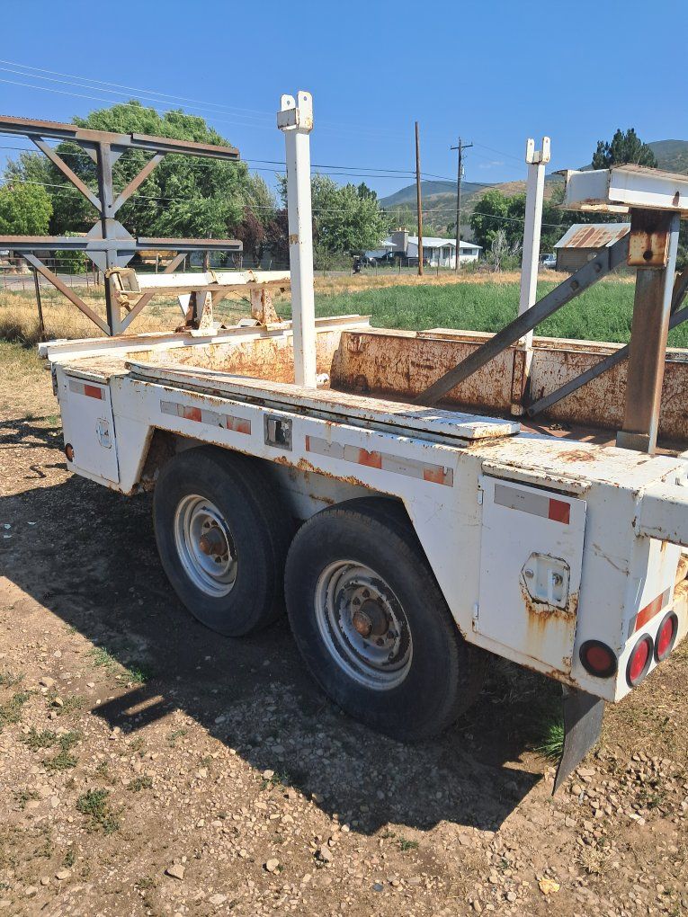 extendable pole trailer w spool racks & utility bed , new tires extends to 40'