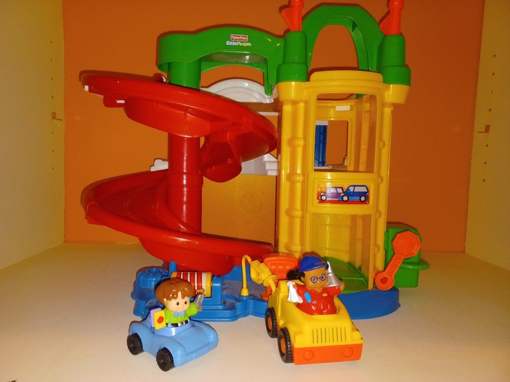 Fisher-Price Little People Ramps Around Garage Play Set with 2 Figures & Cars