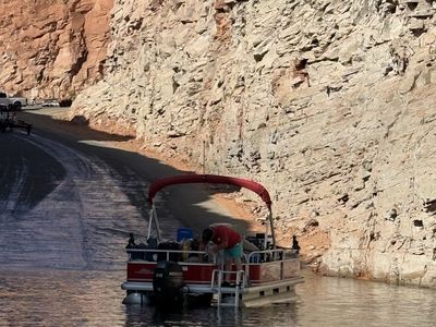 18 tracker bass pro pontoon boat