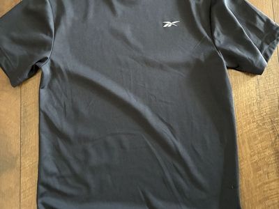 Men’s Reebok Shirt Gray Men’s size Small