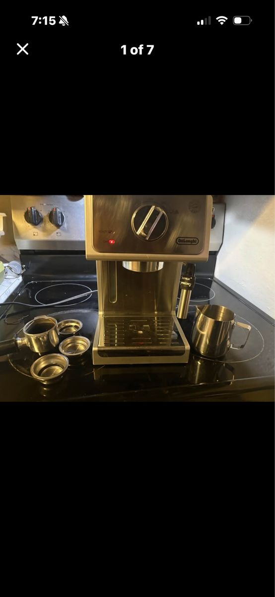 De'Longhi ECP3630 15-Bar Pump Espresso and Cappuccino Machine