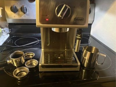 De'Longhi ECP3630 15-Bar Pump Espresso and Cappuccino Machine