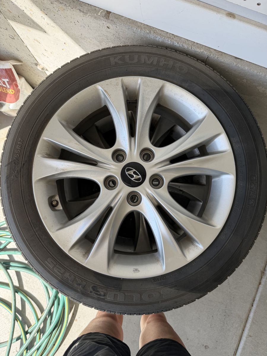 Hyundai sonata Rims and tires