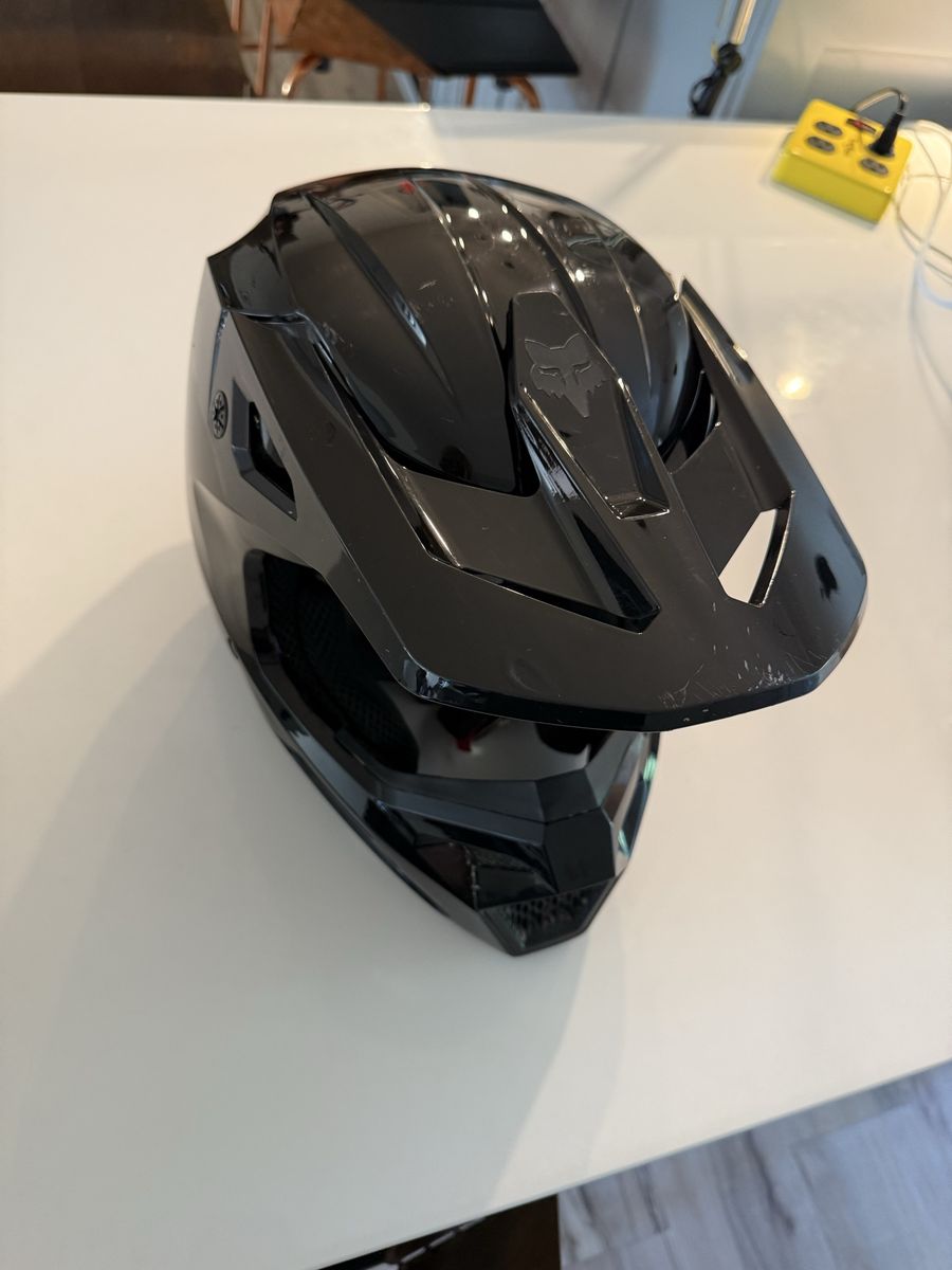 fox v1 black helmet