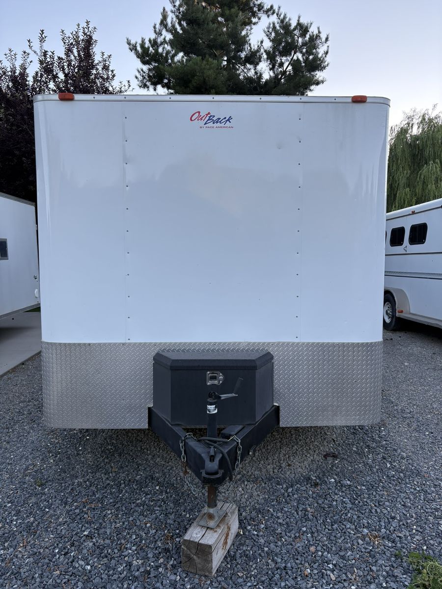 Car Hauler - Pace Out Back Enclosed 2011
