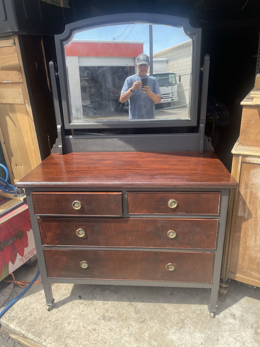 VANiTY  4 drawers
