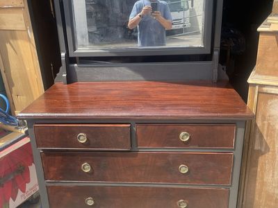 VANiTY 4 drawers