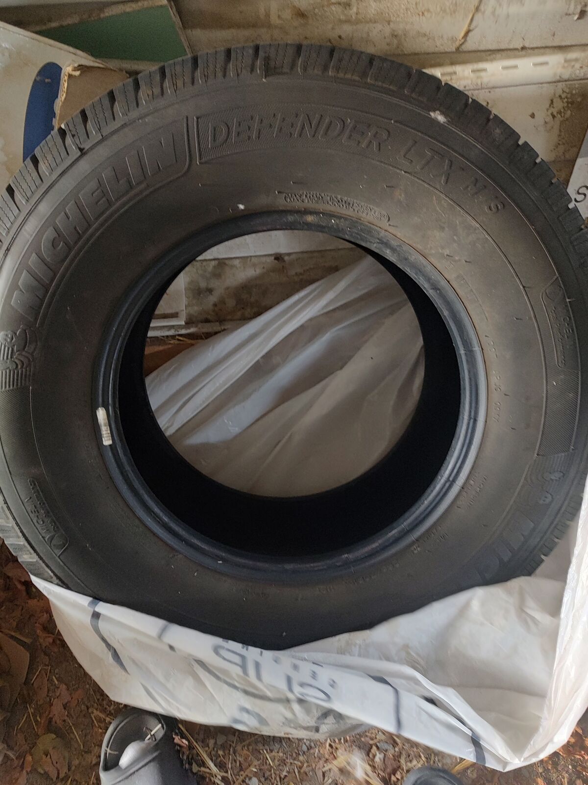 Michelin Defender LTX M/S 265 70R16