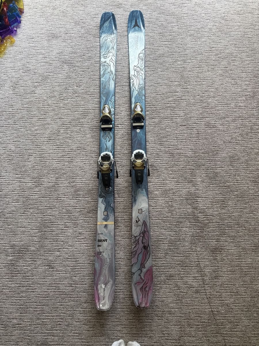 atomic skis