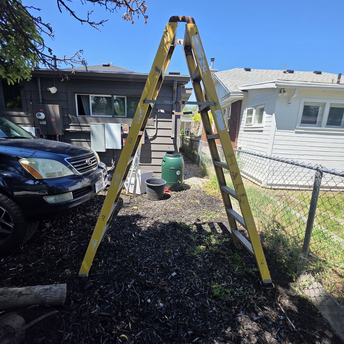 8 ft Weiner Fiberglass ladder