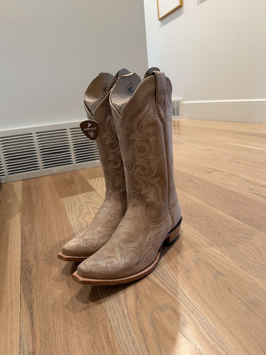 Brand New Ariat Women’s Cate Western Boots – Size 8.5 – Truly Taupe