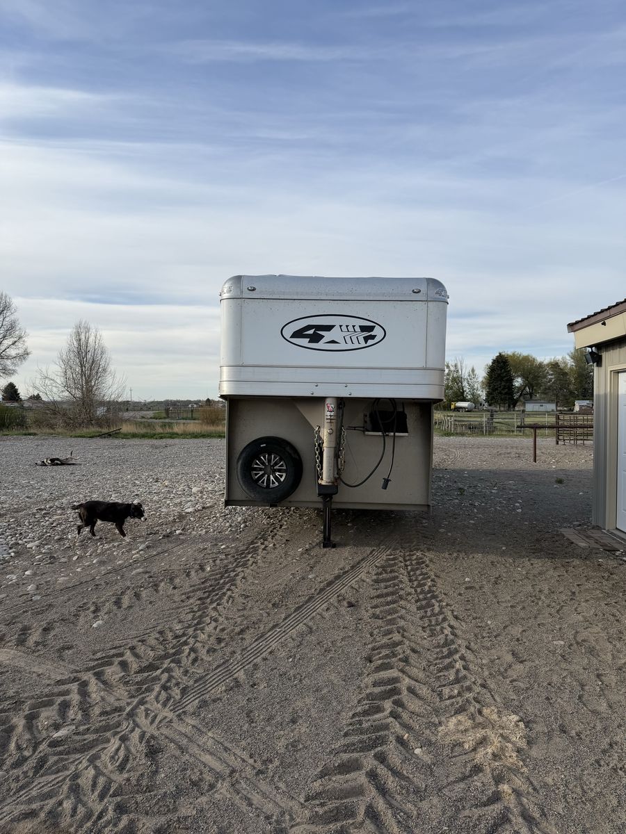 4 Star Gooseneck Horse Trailer - Aluminum