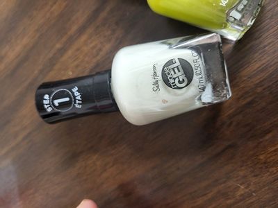 whitenSally Hansen Nail polish