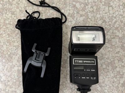 TT560 Speedlight And 2 Flash Mounts And Set Of Gel