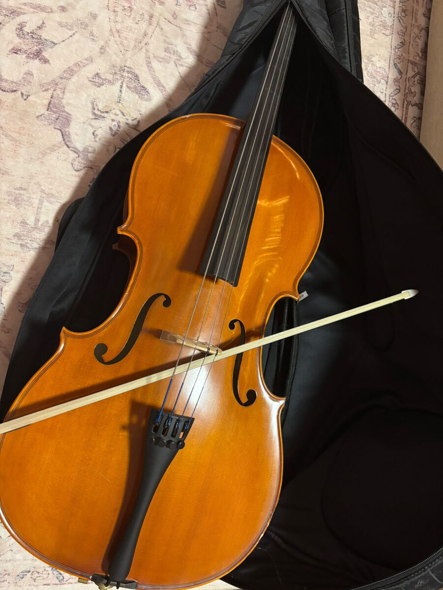 Eastman 1/2 Size Cello + Bow + Case