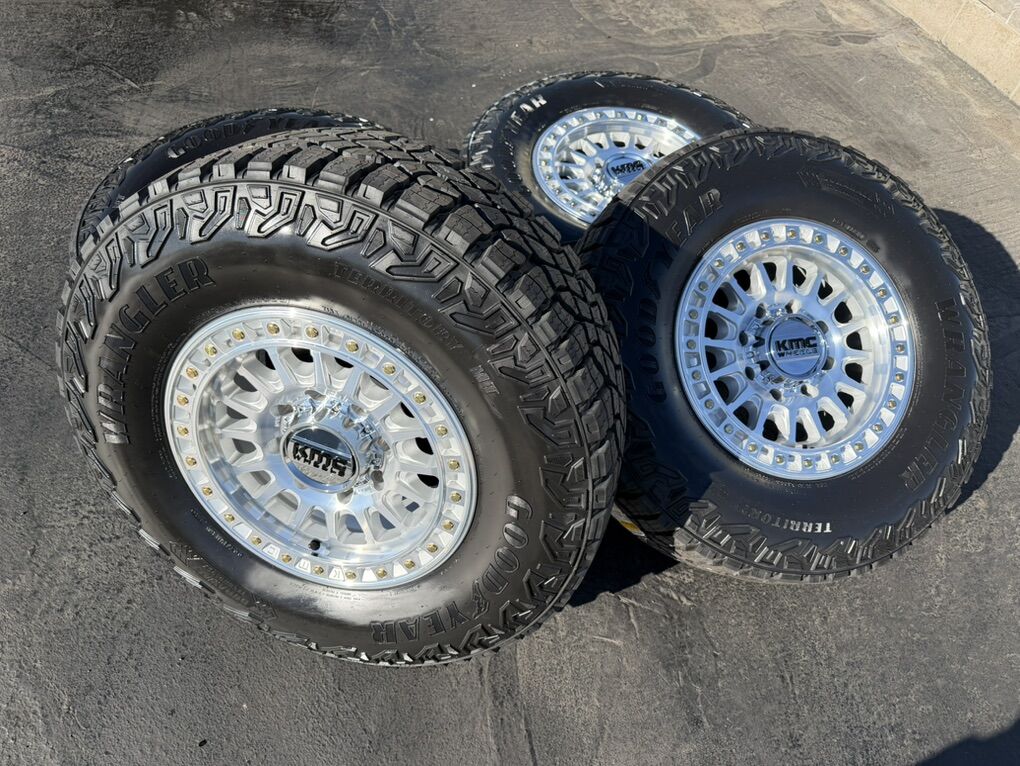 18 KMC 552 8 Lug 8x180 35 Goodyear 305/70R18