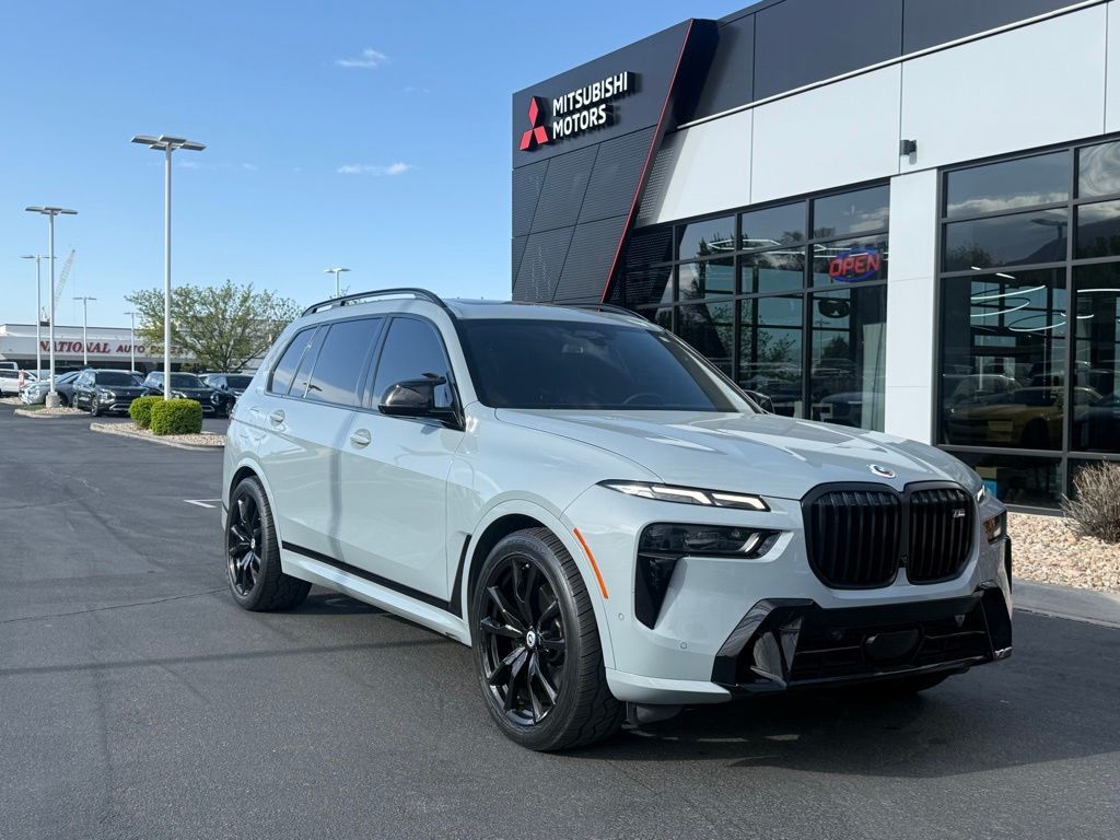 2023 BMW X7 M60i