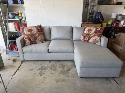 Couch with reversible sectional