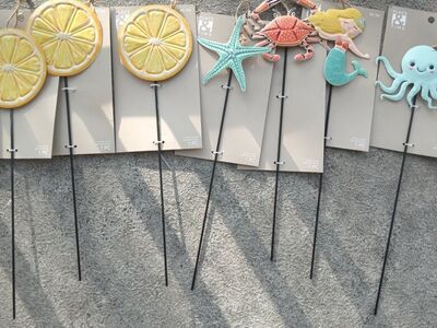 yard decor sticks brand new read below