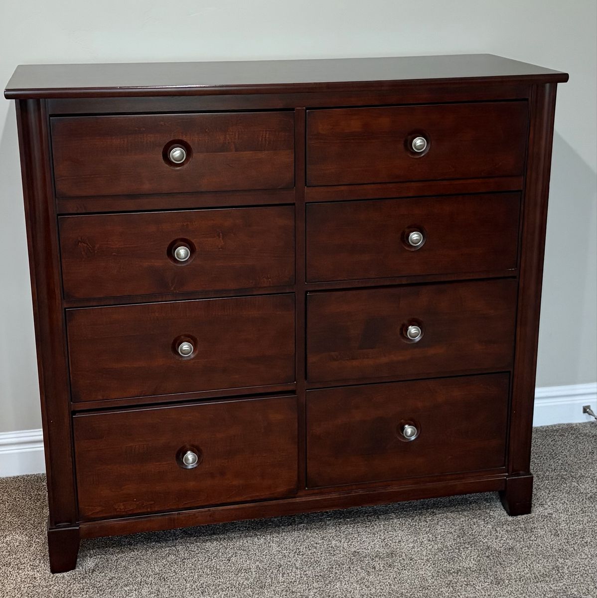 Elegant Cherry Wood 8-Drawer Dresser - Excellent Condition