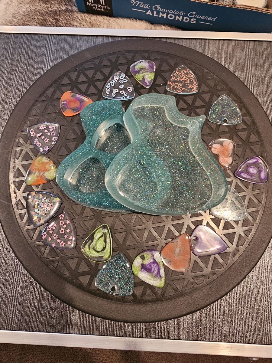 Handmade Resin Guitar Pick Holder Tray with Assorted Decorative Picks