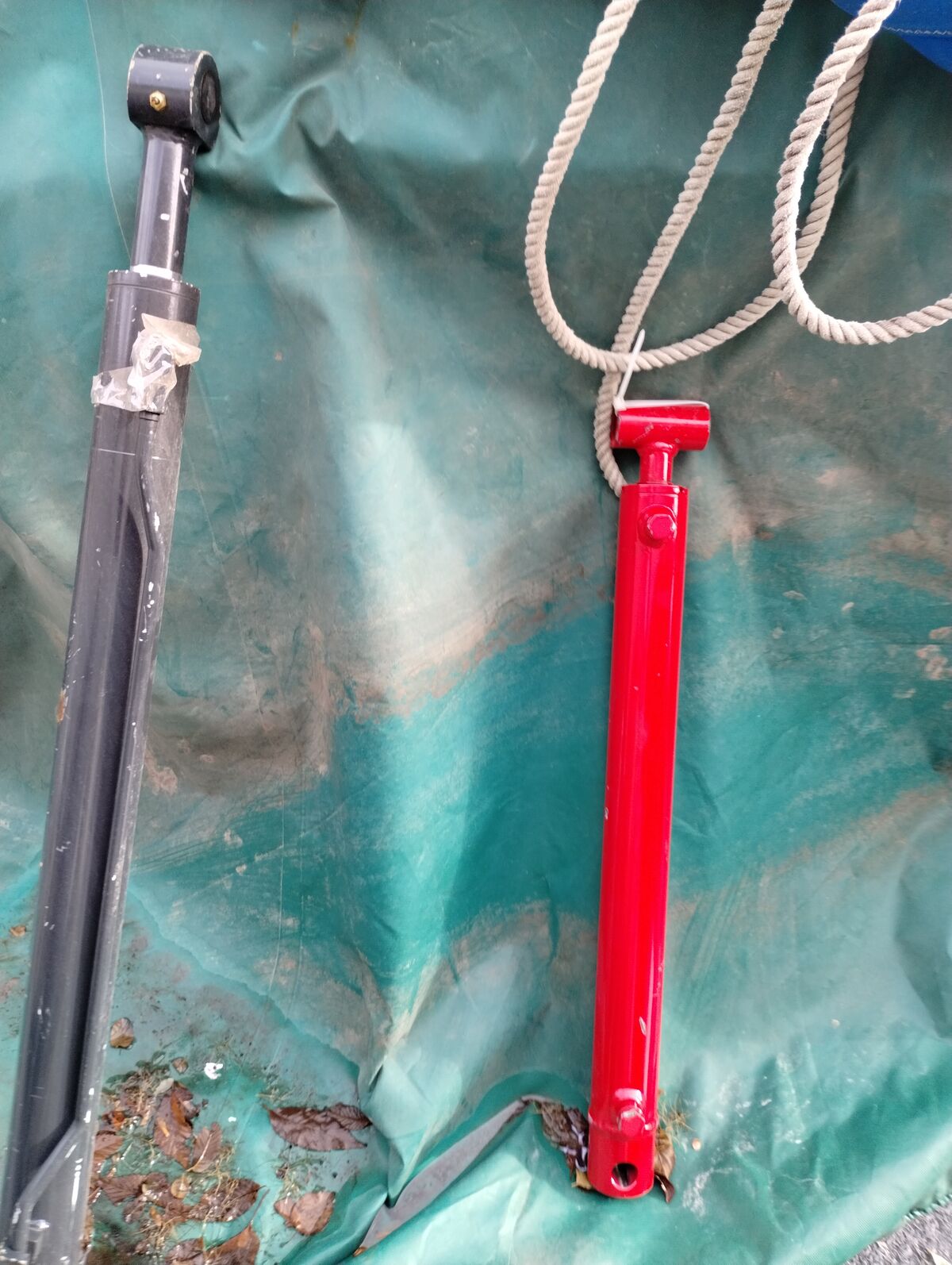 MANY HYDRALIC RAMS 1 AIR RAM