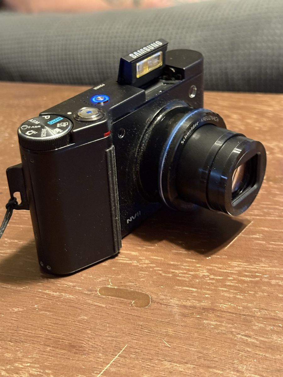 Samsung NV11 Schneider-Kreuznach 10.1MP Digital Camera - Black