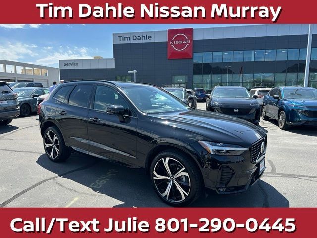 2023 Volvo XC60 B5 Ultimate Dark Theme