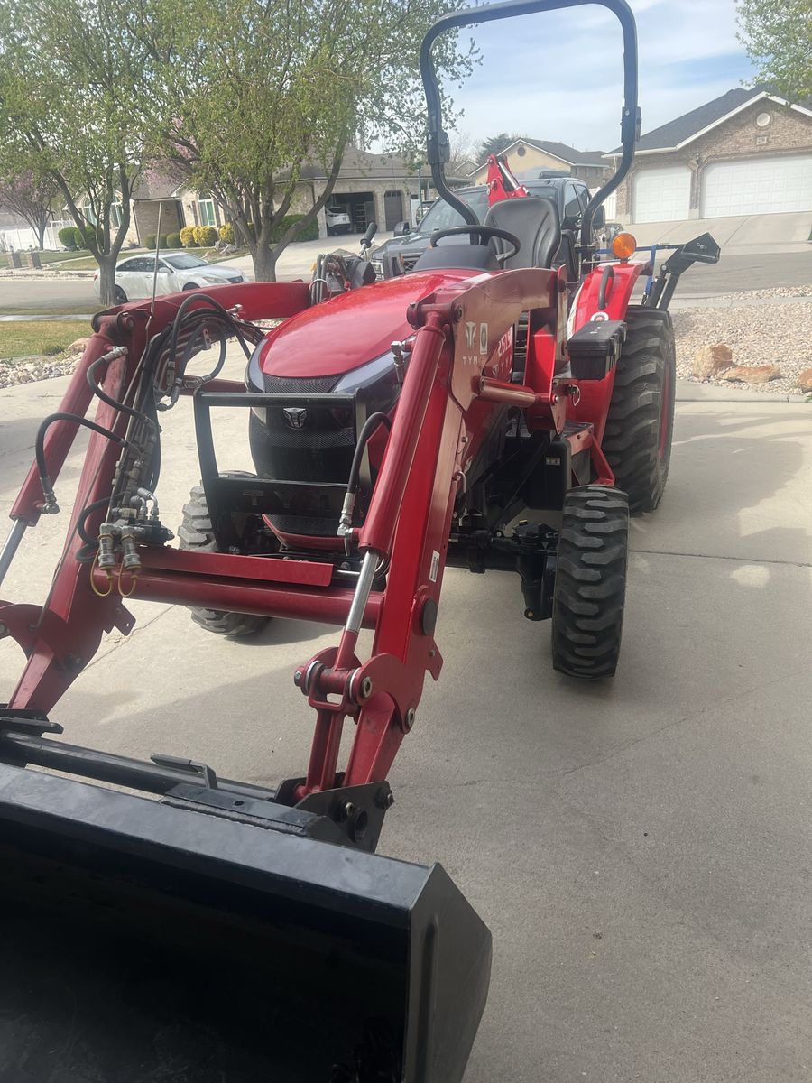 TYM / Branson 2515h Backhoe Loader