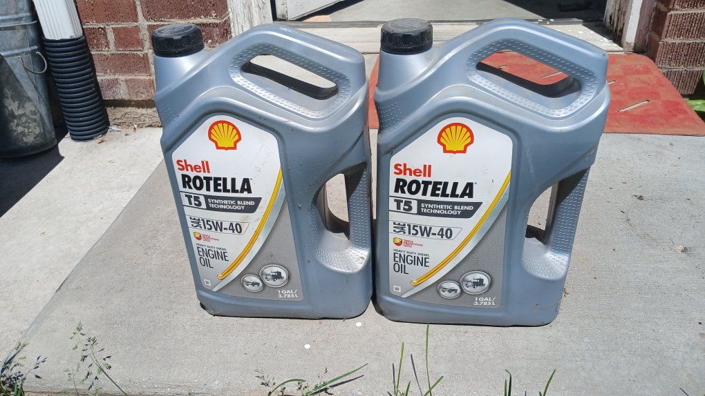 shell  t-5 rotella diesel motor oil 15-40.