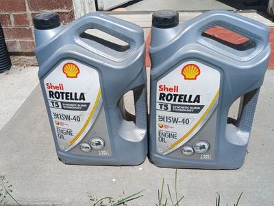 shell t-5 rotella diesel motor oil 15-40.