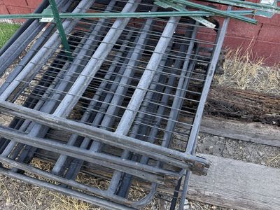 Metal Fence Panels Lot with T-Posts
