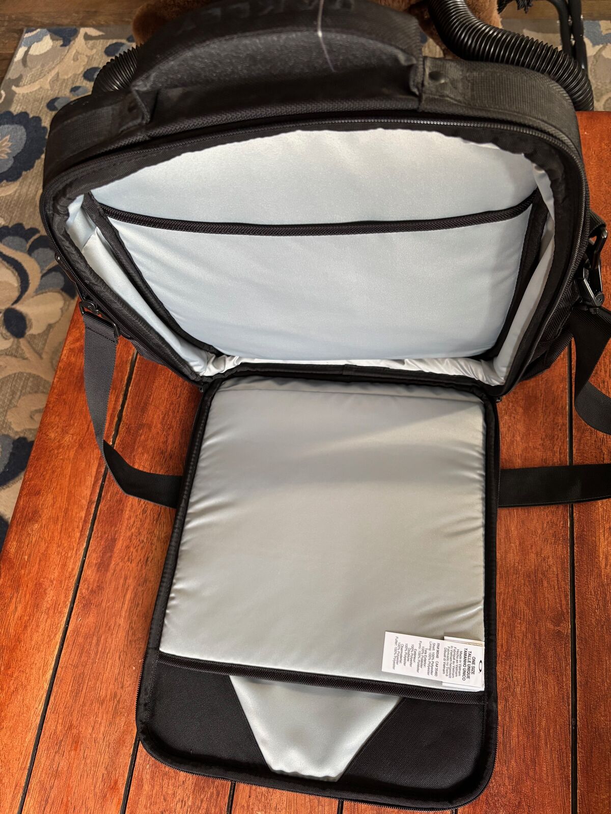 Brand new Oakley Vertical Messenger bag 2.0