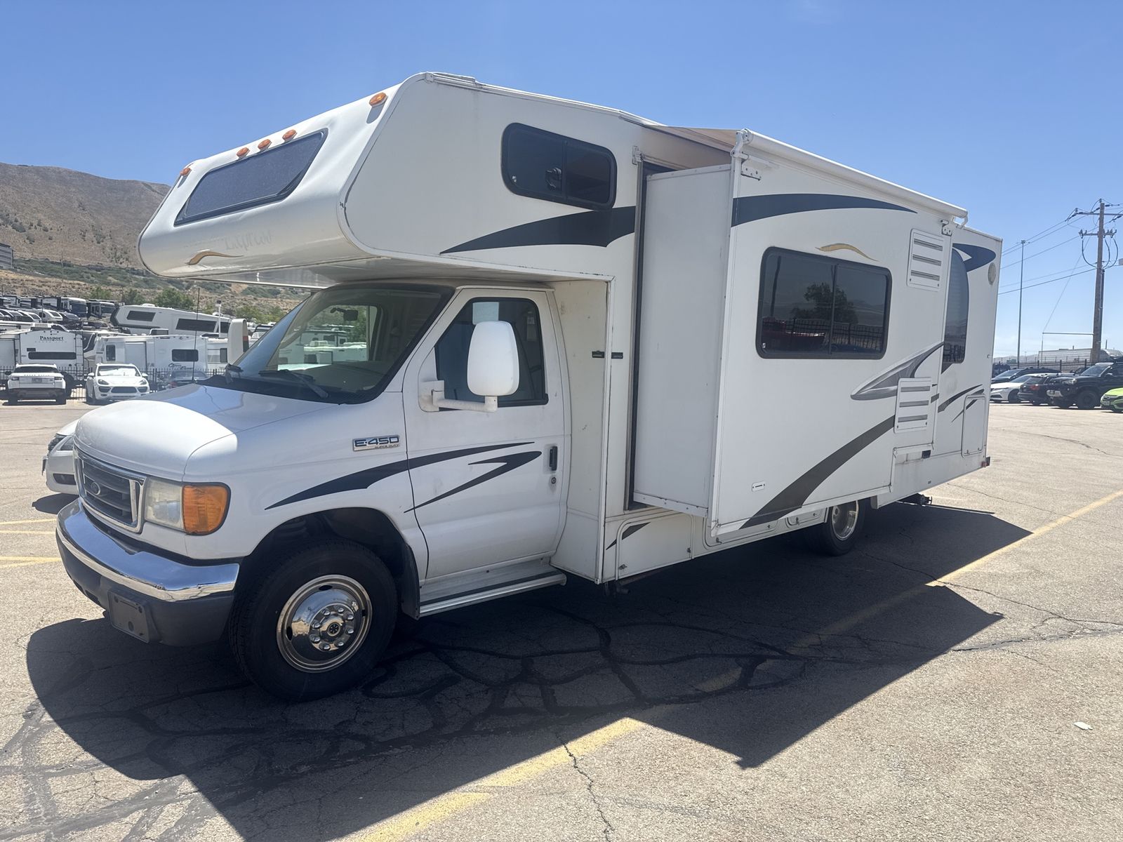 2008 Coachmen Freelander 26ft Class C RV - Slide-Out, New Tires, Gas Fuel, 33k Miles