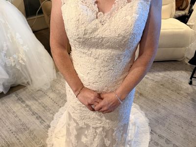 Stunning Lace Mermaid Wedding Dress with Train