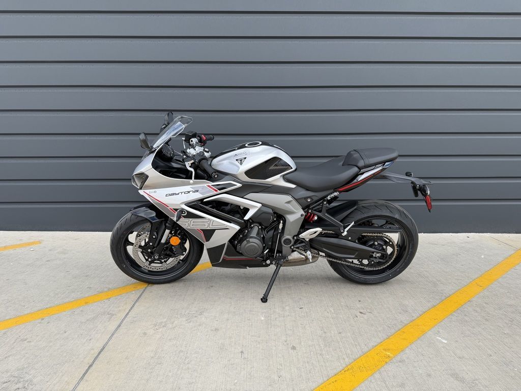 2026 Triumph Daytona 660 Aluminium Silver / Sapphire Black