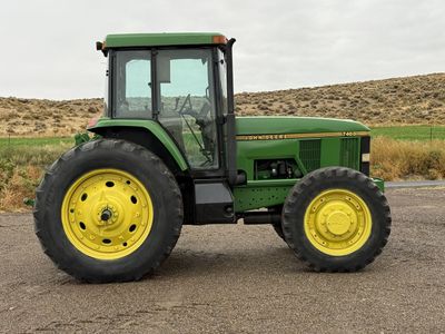 John Deere 7400