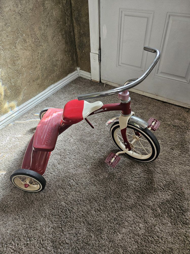 Radio Flyer Classic Red Dual Deck Tricycle - Steel Frame, Adjustable Seat, Chrome Handlebars