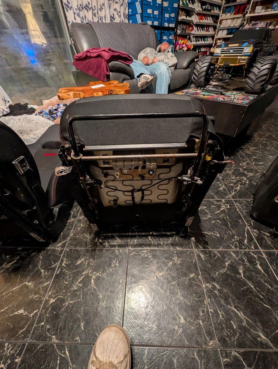 Main image 6