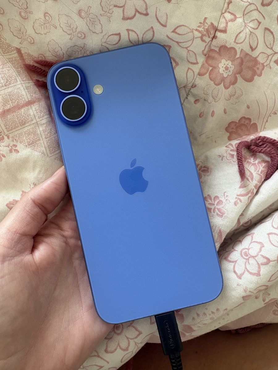 Apple iPhone 16 - Blue