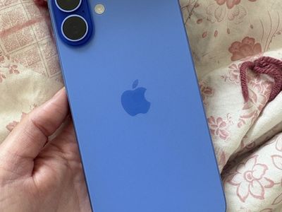 Apple iPhone 16 - Blue
