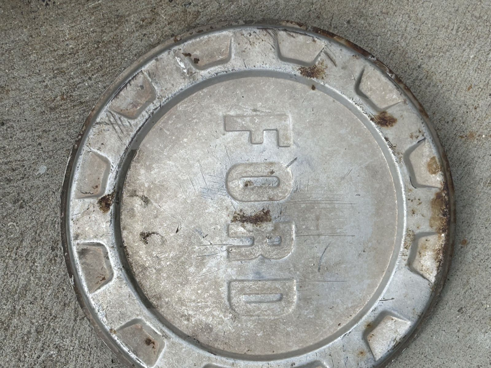 Ford hubcap