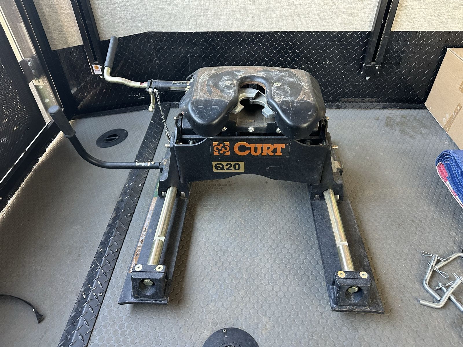 Curt Q20 sliding fifth wheel hitch