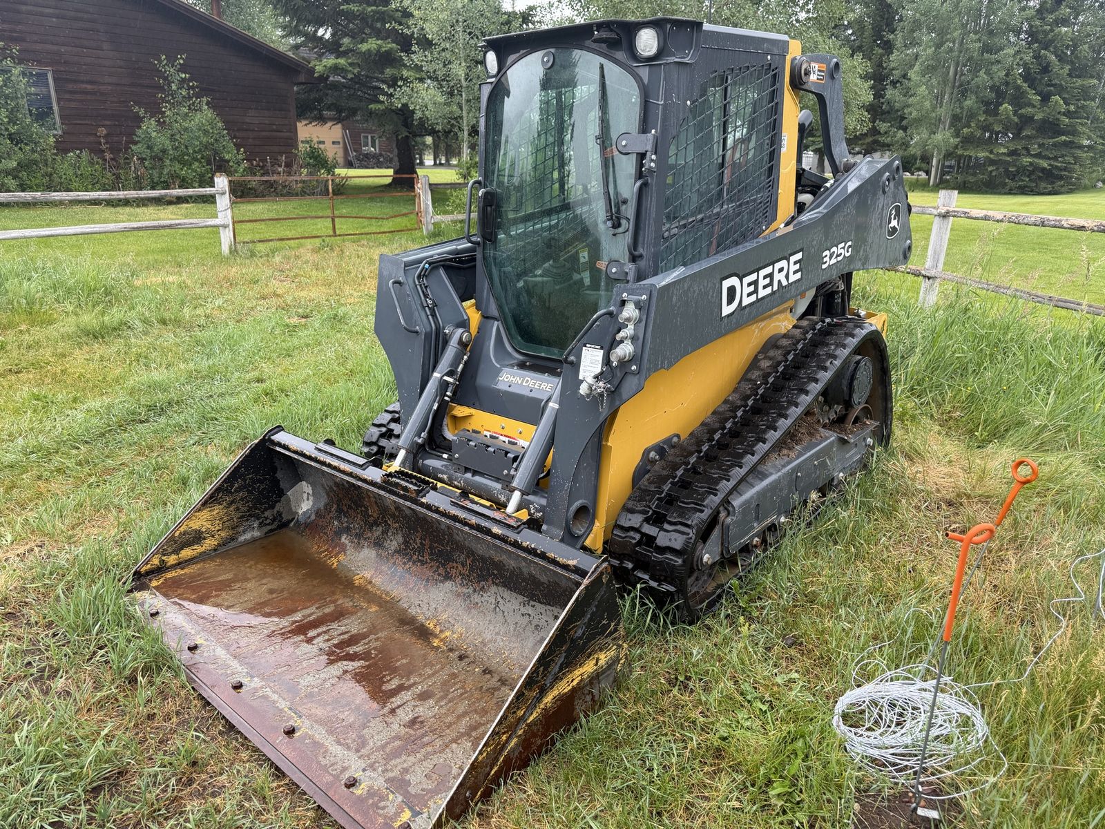 John Deere 325G