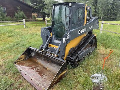 John Deere 325G