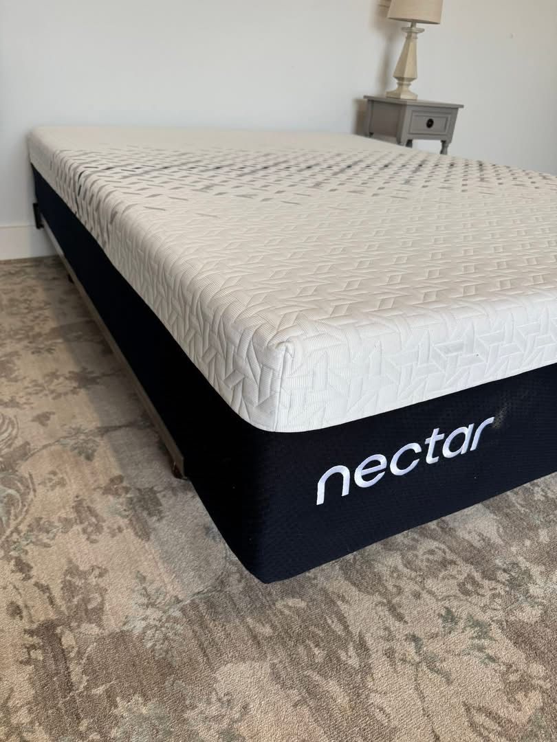 Nectar Ultra Memory Foam, Twin XL, Like New, Perfect Condition